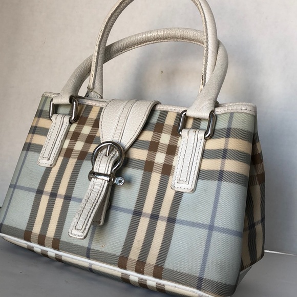 Burberry Handbags - ❌SALE ❌💯 %AUTHENTIC BURBERRY LONDON  BAG MADE IN ITALY.